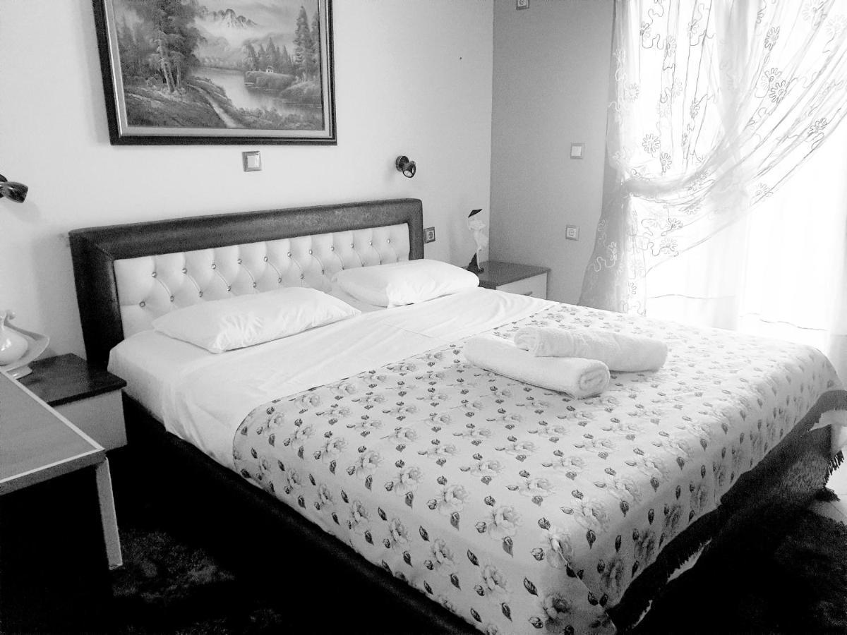 Apartment Rina Sarandë エクステリア 写真