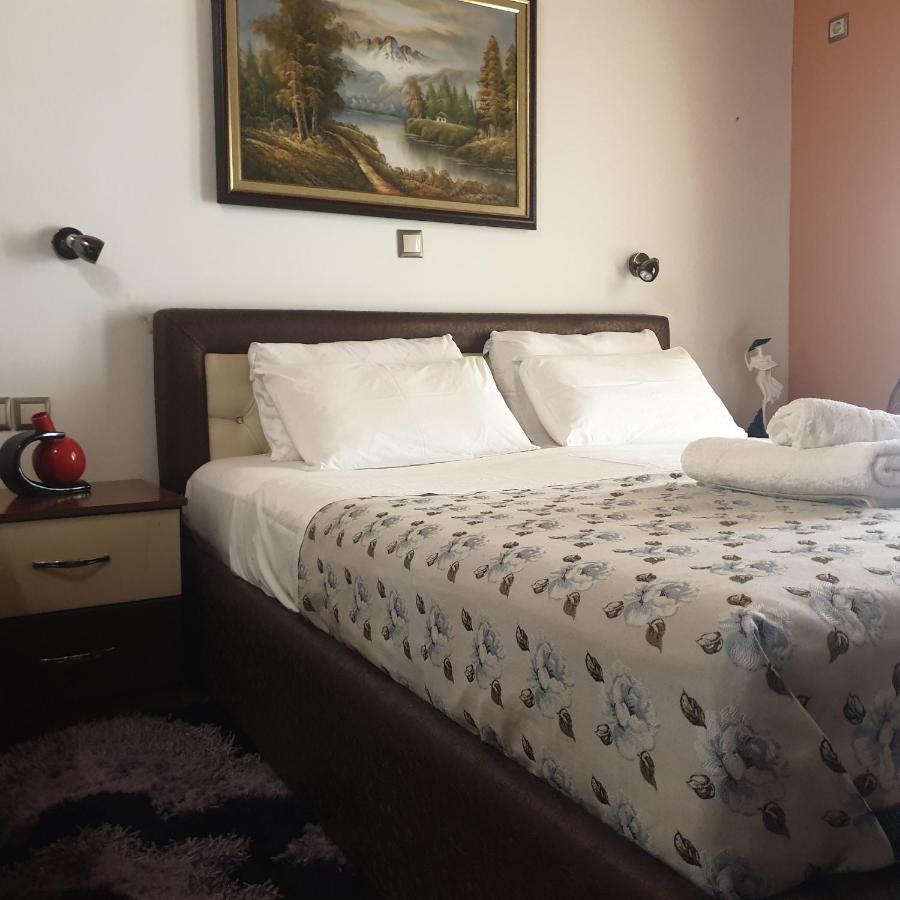 Apartment Rina Sarandë エクステリア 写真
